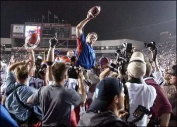 des-the-shoulders-of-his-players-after-beating-fsu.webp